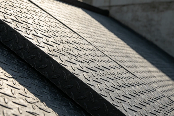 Textured HDPE Steep Slope Guide 2026 | FS=tanδ/tanβ